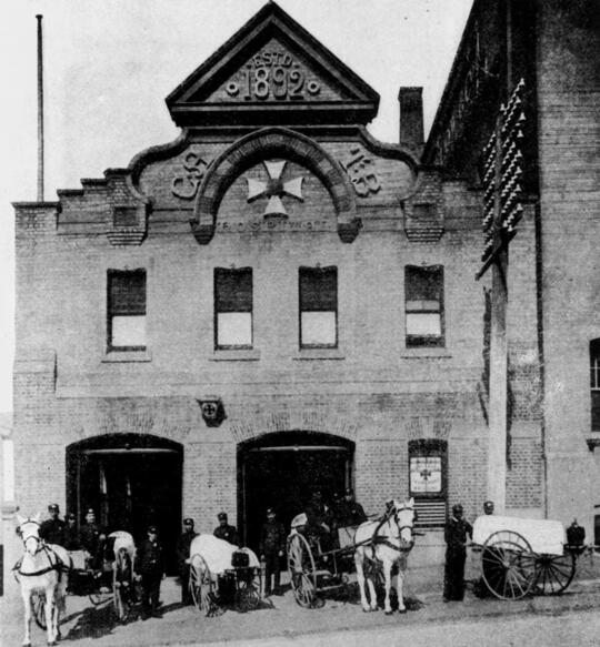 Die Rettungswache in der Wharf Street Brisbaine um 1901